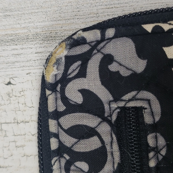 Loved Vera Bradley Canterbury Magenta fold zipup wristlet - Picture 9 of 12